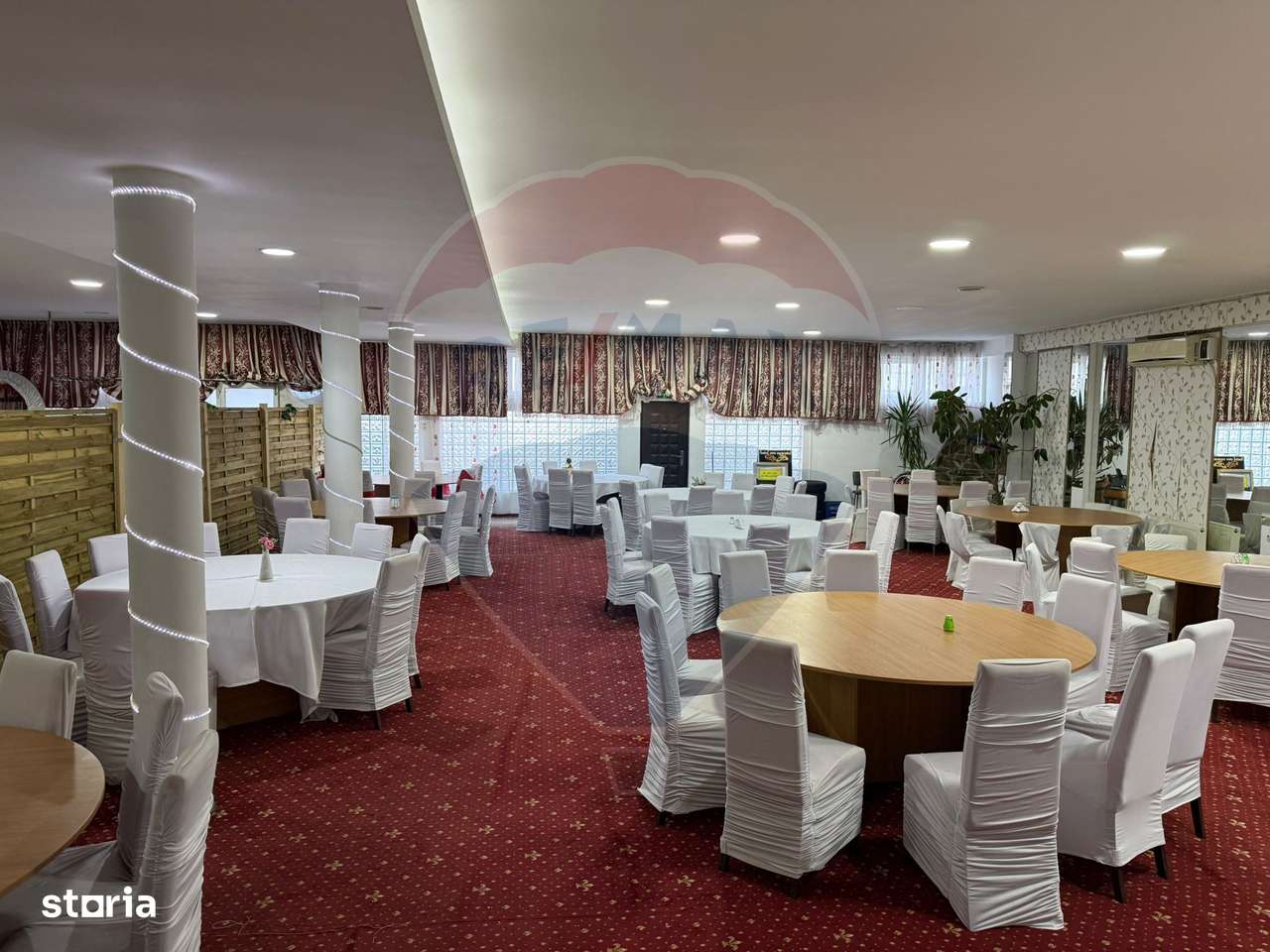 Casă / Vilă cu 8 camere de vânzare în zona Central-11