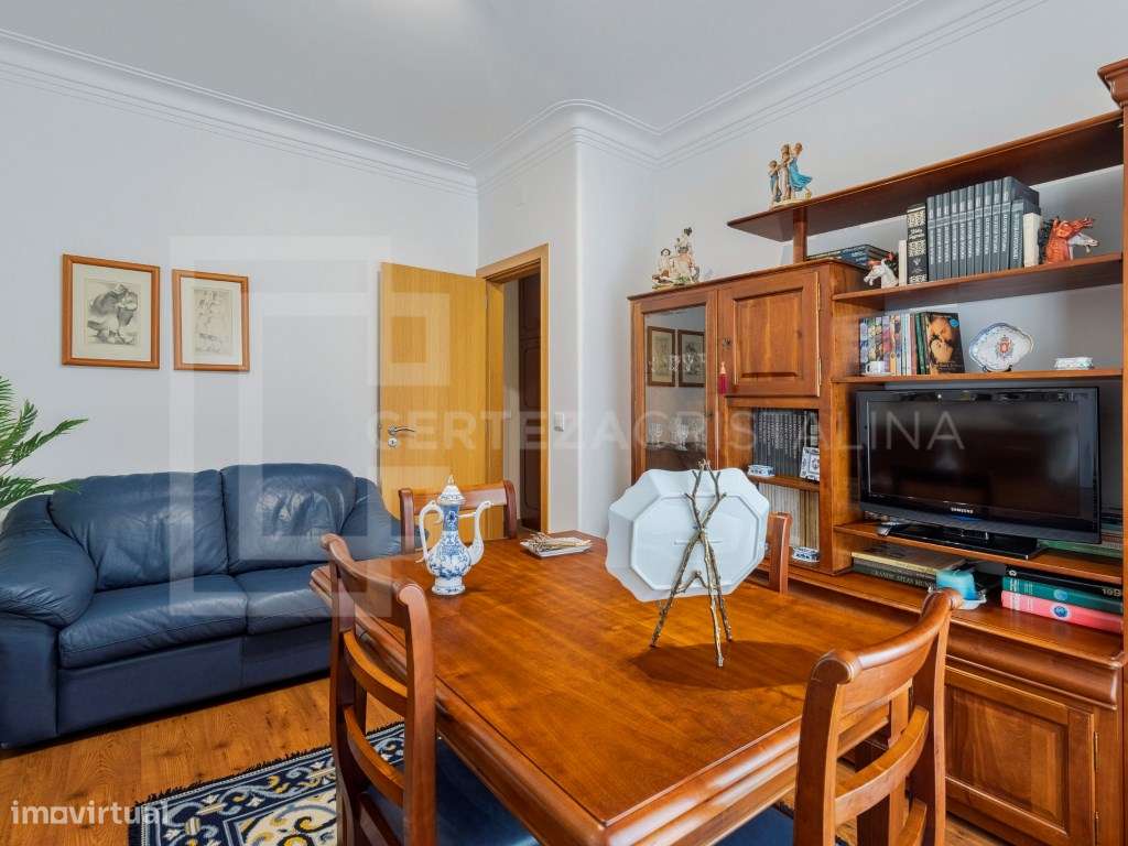 Apartamento T3 com varanda em gaveto no Barreiro-7