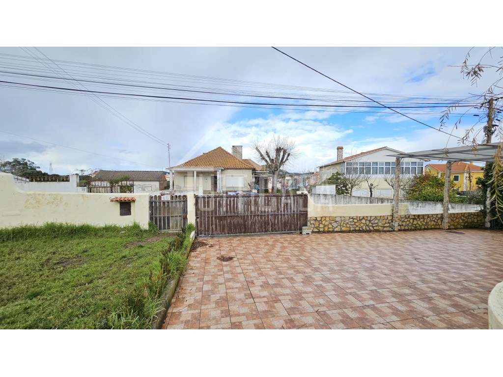 Moradia T3+1 na Venda do Pinheiro-59