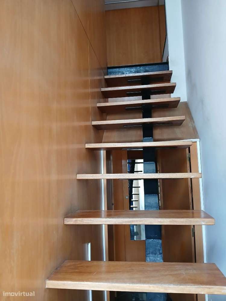 Loja junto ao metro da Praça da Galiza-Porto-6