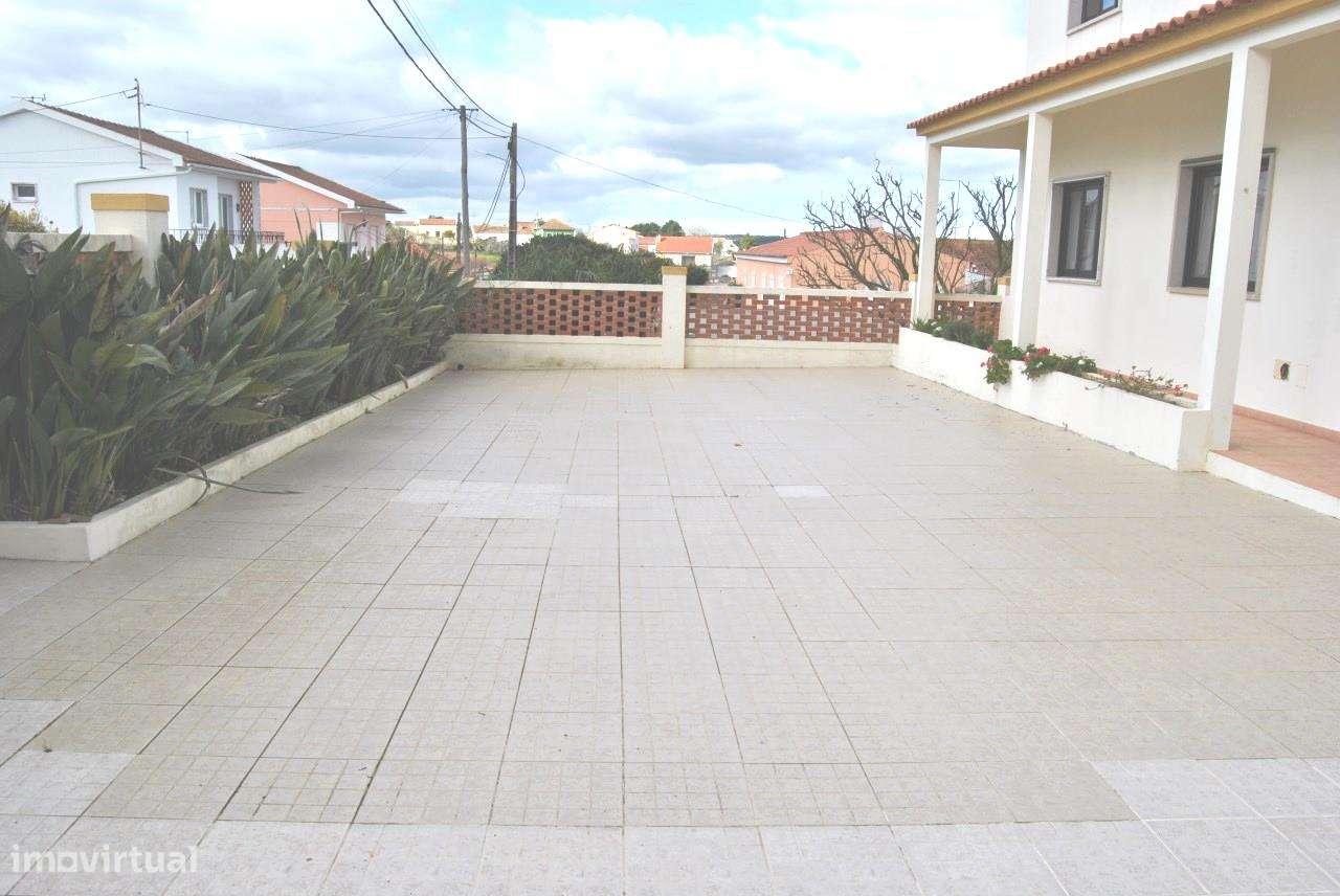 Moradia T2, sótão, garagem e terreno - a 7 minutos de Caldas da Rainha - Grande imagem: 3/18