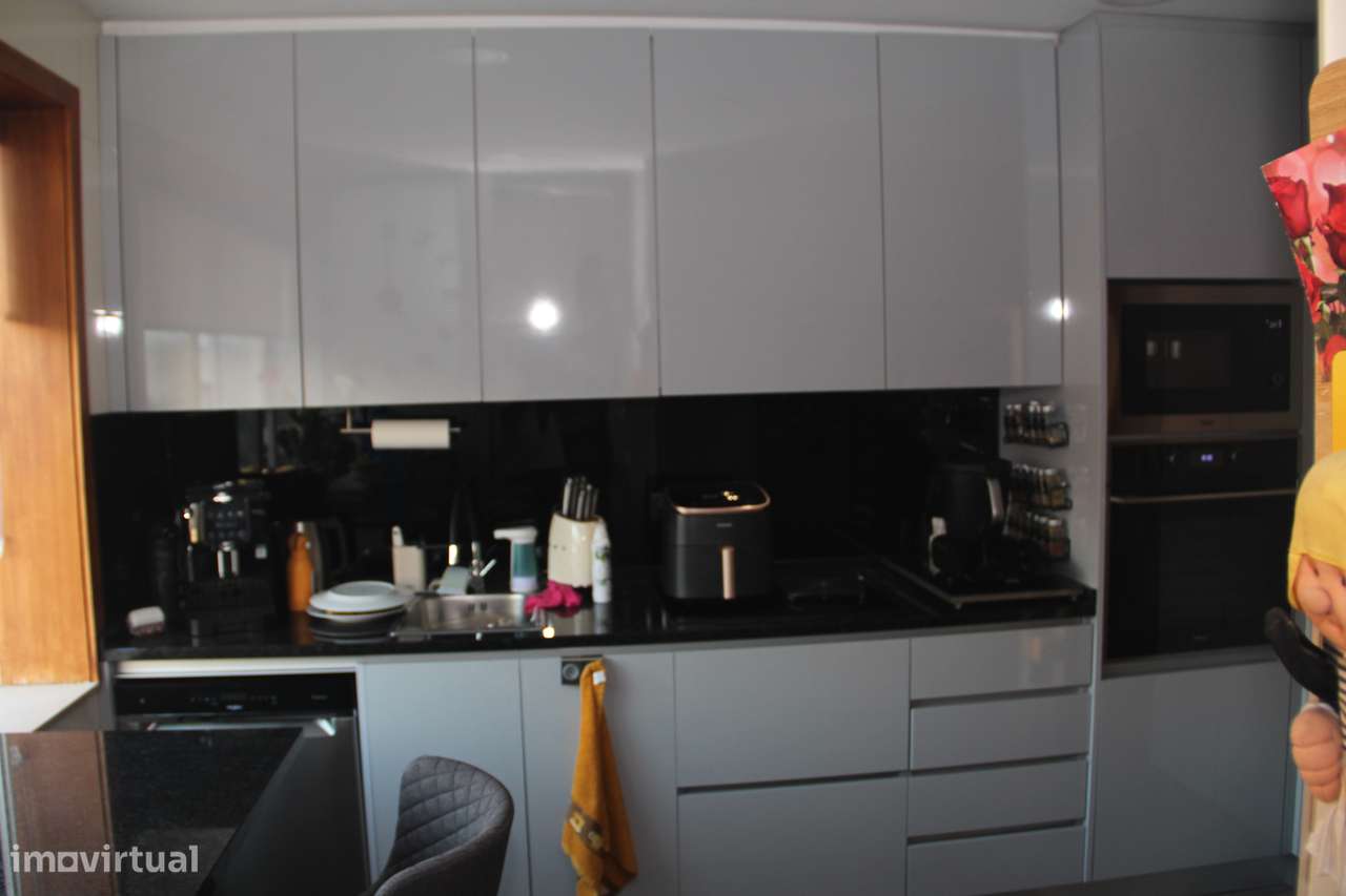 Apartamento T3 com 2 frentes na Maia-5