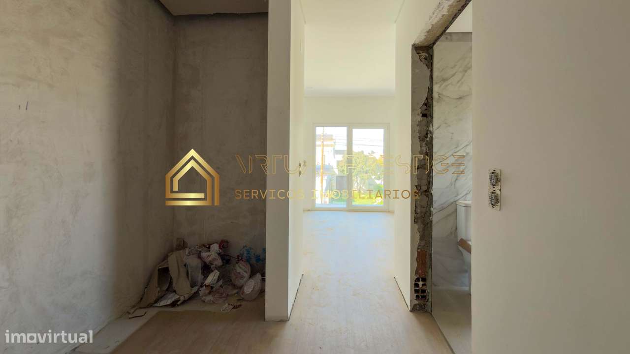 Moradia T4 triplex de gaveto | 2 suítes c/ closet | lareira | Fernã...-13