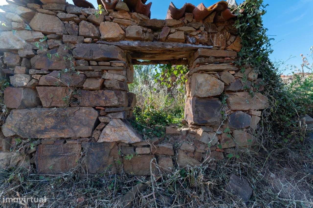 Ruínas para recuperar e terreno urbano para venda localizado em Tavira - Grande imagem: 5/16