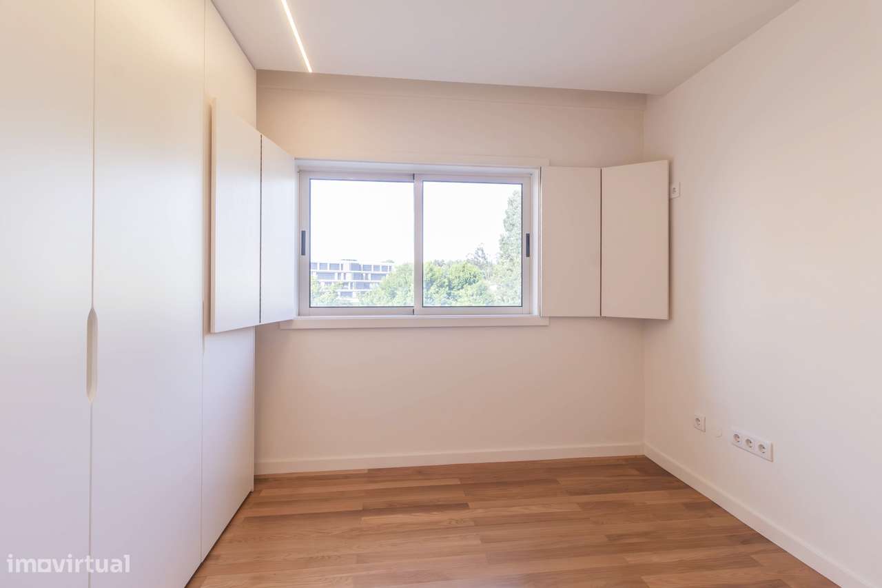 Apartamento T3, excelentes áreas 240m2 + garagem 31m2 + arrumos 4m2-32