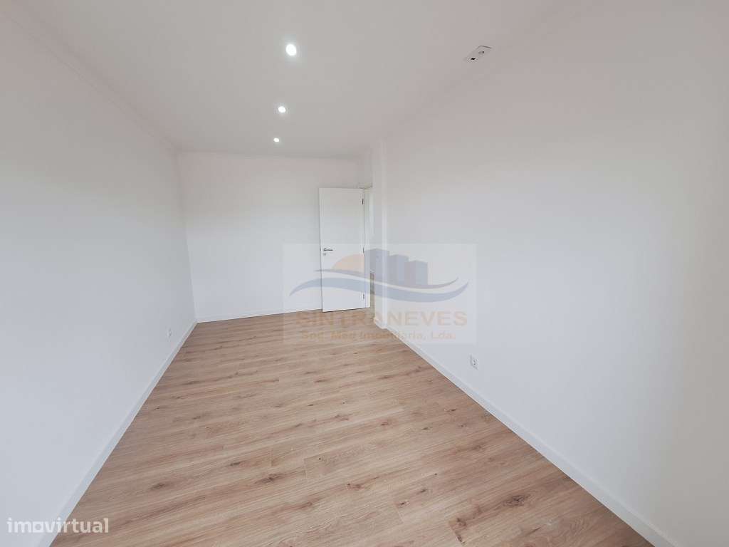 T2 totalmente remodelado c/ varanda e arrecadação- Falagueira - Grande imagem: 4/20