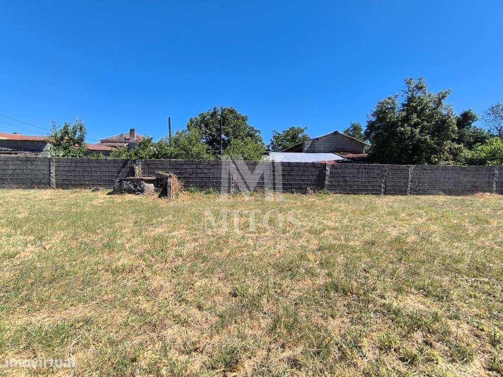 Terreno em zona de construção para venda em Arão - Valença-0