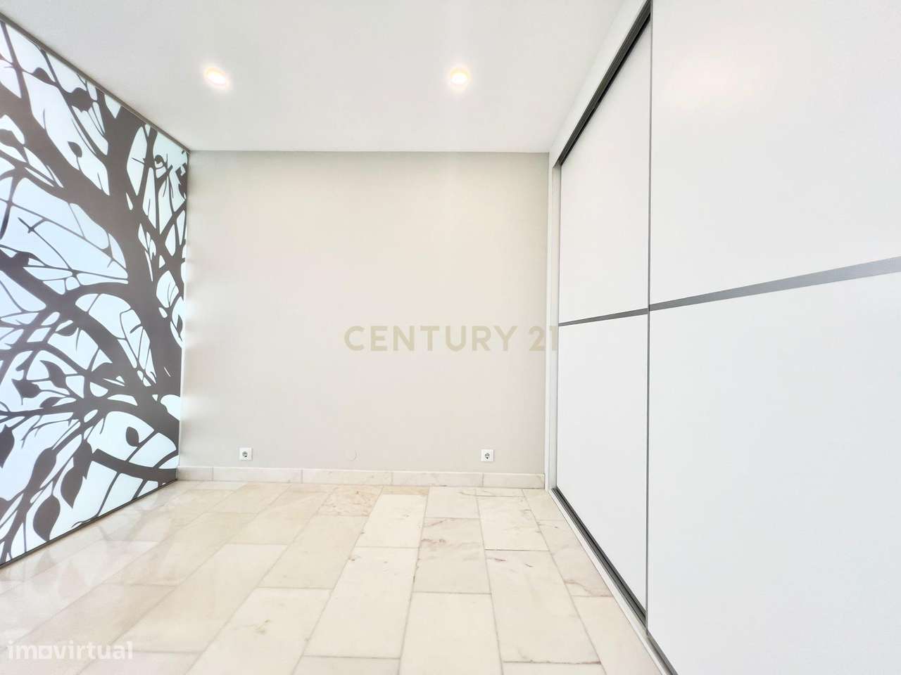 Apartamento T0 transformado em T1, remodelado, Costa da Caparica-11