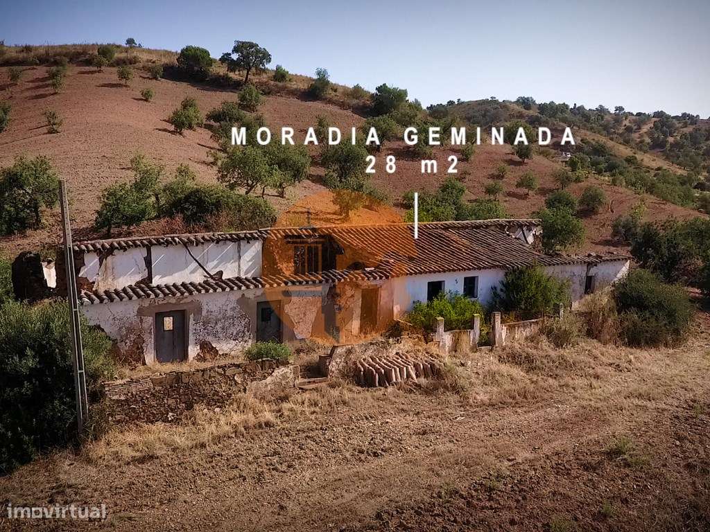 TERRENO COM PEQUENA RUÍNA EM CORTE DO PESO - Grande imagem: 3/39