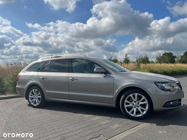 Skoda Superb 2.0 TDI 4x4 Elegance DSG - 2