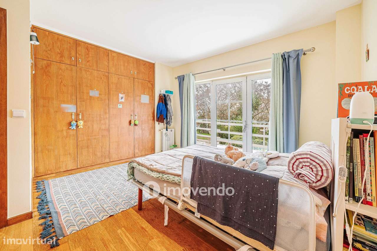 Moradia T5+2 com garagem, em condomínio com piscina, em Murches-23