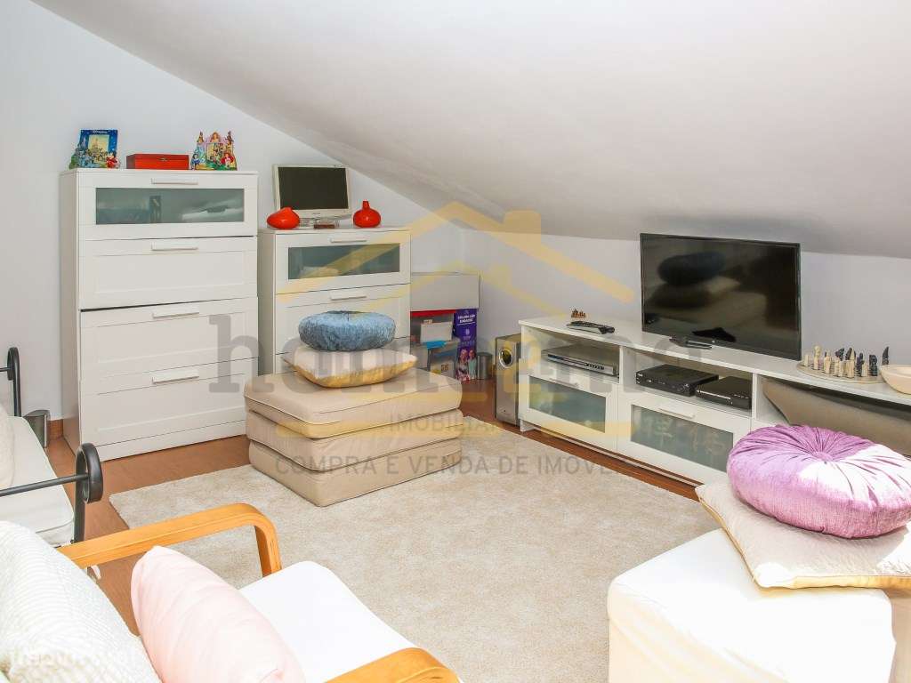 Fantastica Moradia de T3 com garagem e vista desafogada-24