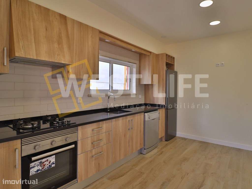 Excelente Moradia T2 totalmente remodelada, boa exposição solar e e... - Grande imagem: 4/24