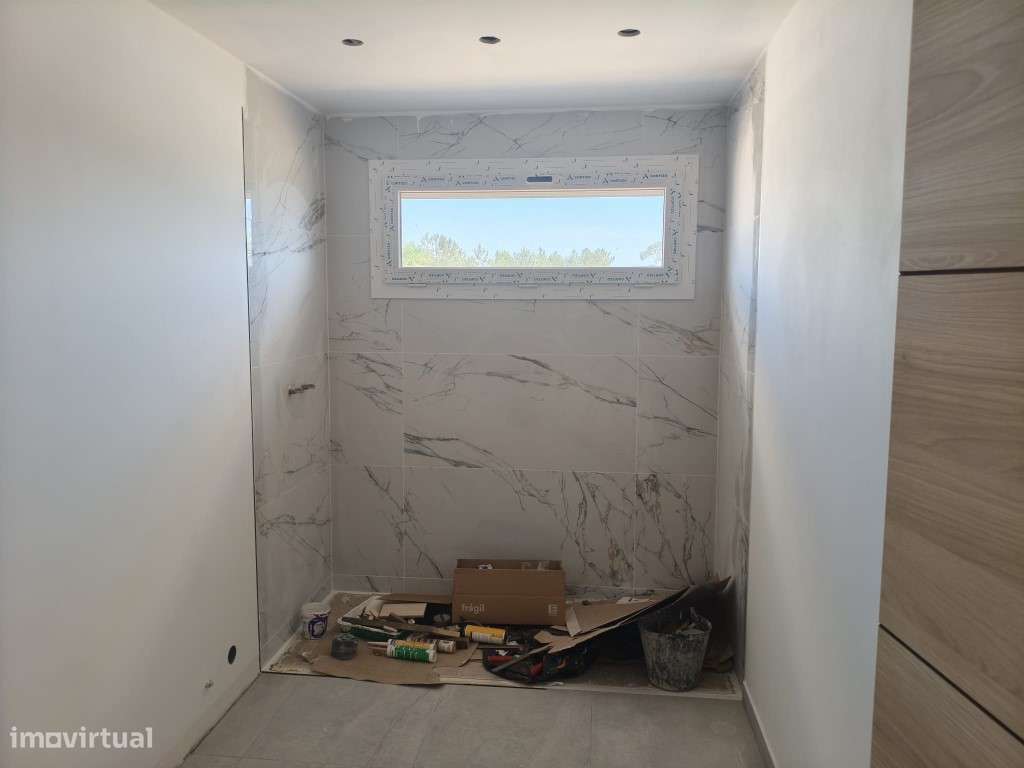 MORADIA T4 TÉRREA A ESTREAR - CASAIS DOS BRITOS - AZAMBUJA-22