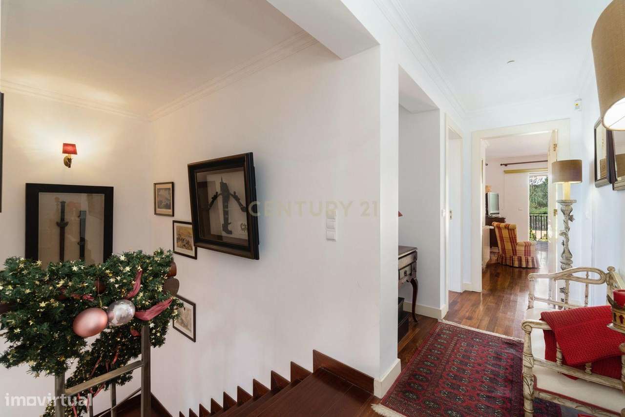 Moradia Isolada T6 com Garagem e Piscina Coberta na Quinta da Beloura-17