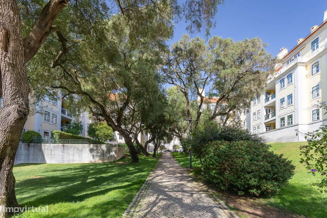 Alcântara | T1 em Condomínio Privado com Piscina, Estacionamento e Seg-27