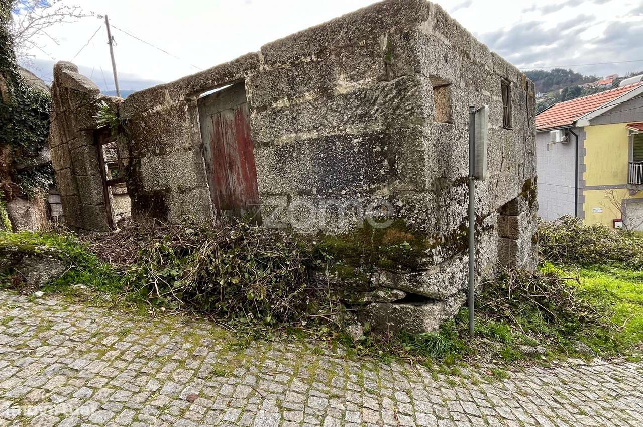 Casa centenária para reconstrução em Ansiães, Amarante - Grande imagem: 1/36