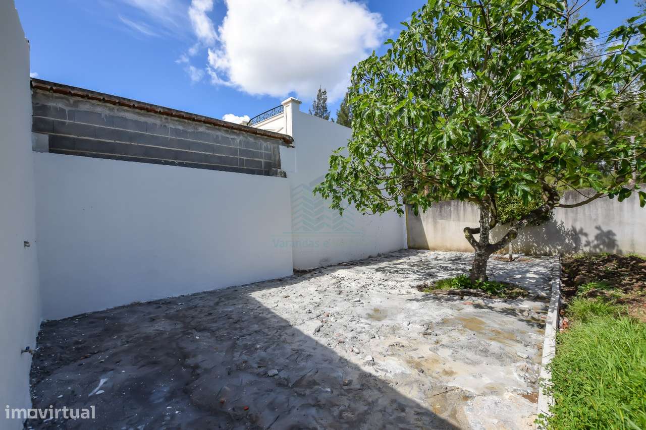 Moradia T3 remodelada com Anexos, Garagem e Poço.-27