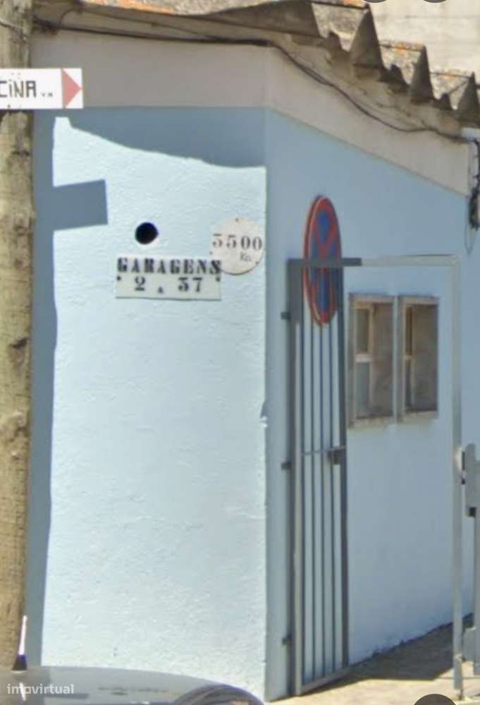 Garagem Central no Feijó Almada-1