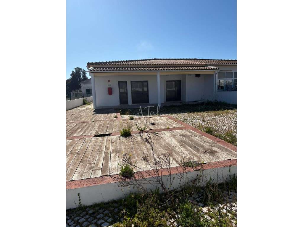 Oportunidade para Investimento - Antiga Fábrica com Potencial de Re... - Grande imagem: 2/26