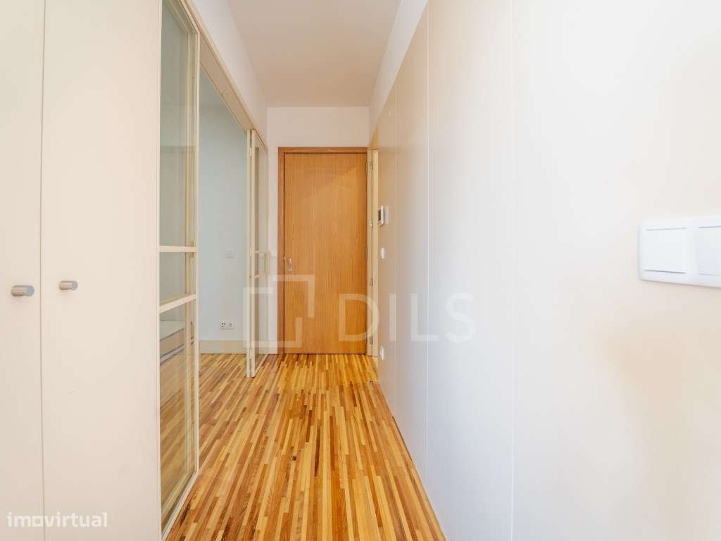 Apartamento T0+1 com arrecadação, na Baixa do Porto - Grande imagem: 2/22