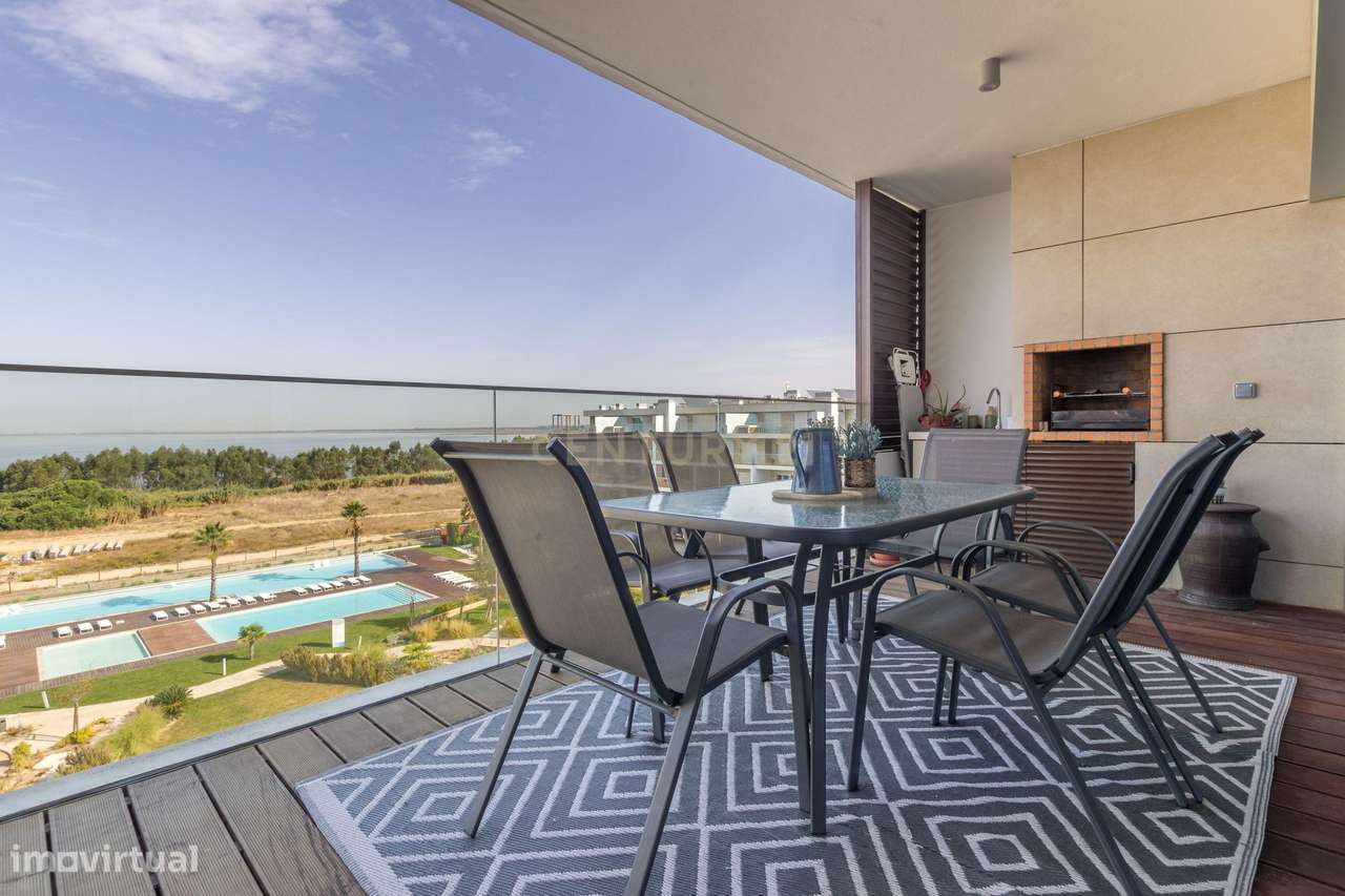 T4 em Condomínio Fechado com Vista Rio - Alcochete-29