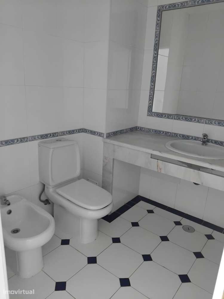 Exclusivo T2 com vista mar na Meia Praia-17