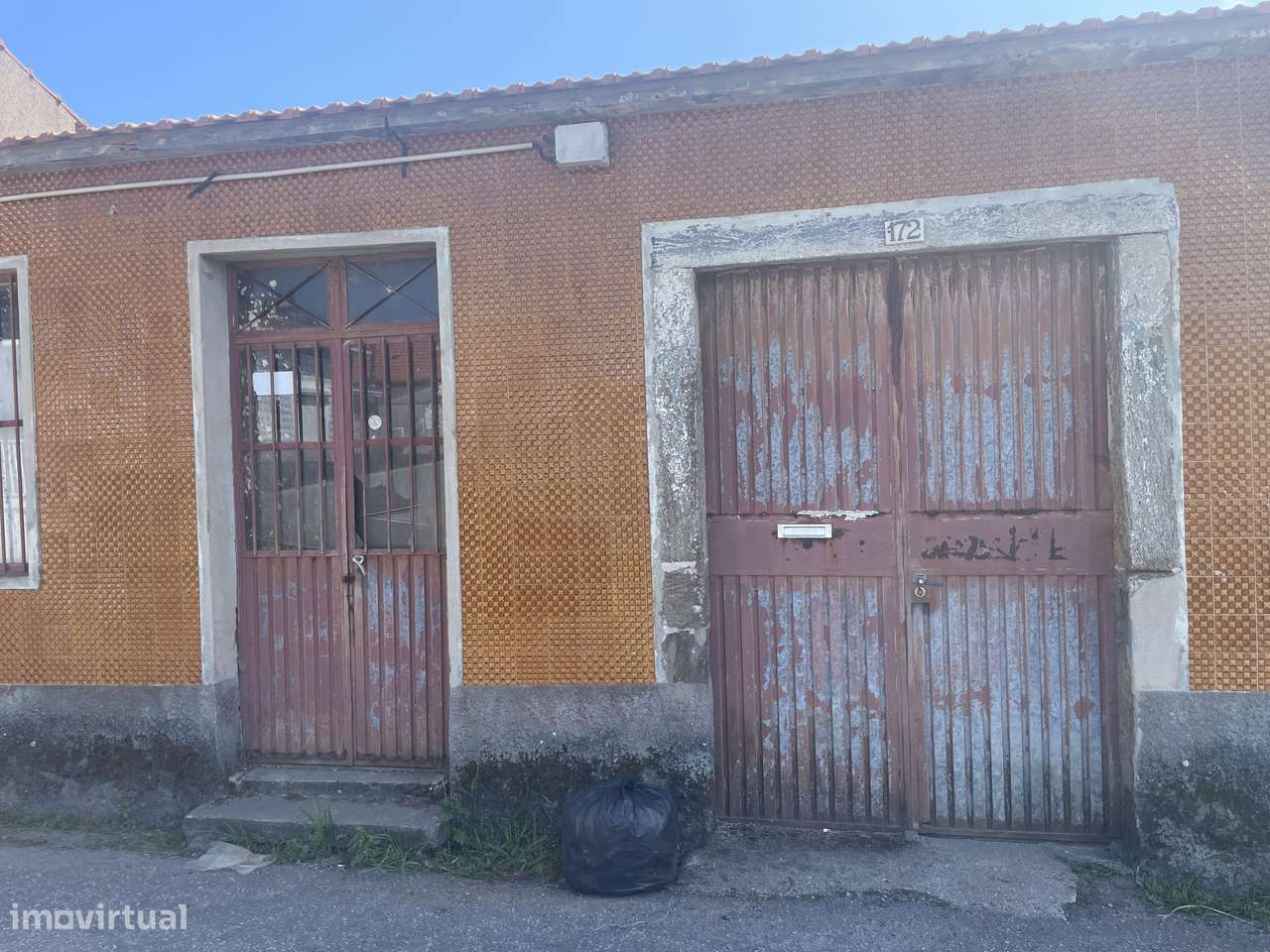 MORADIA P/ RESTAURO possibilidade de aumento piso superior e TERRENO - Grande imagem: 3/10