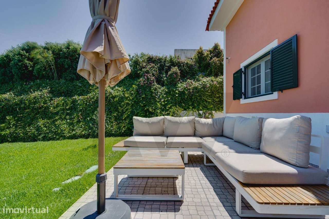 Fabulosa Moradia T4 com Piscina e Espaço Exterior-42
