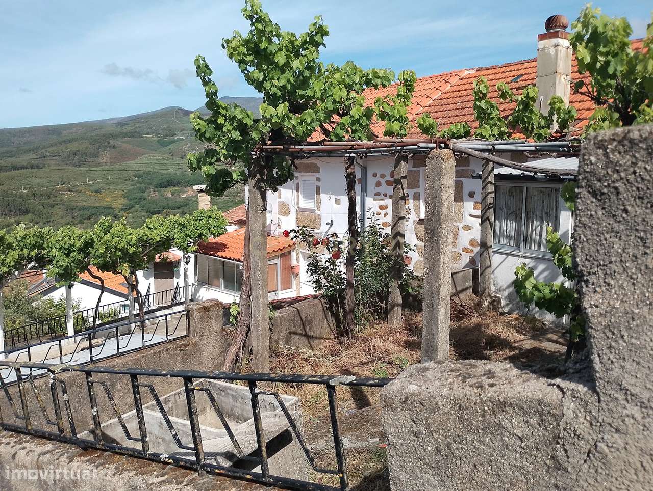 Moradia T2 nas Cortes do Meio - Covilhã - Grande imagem: 2/36