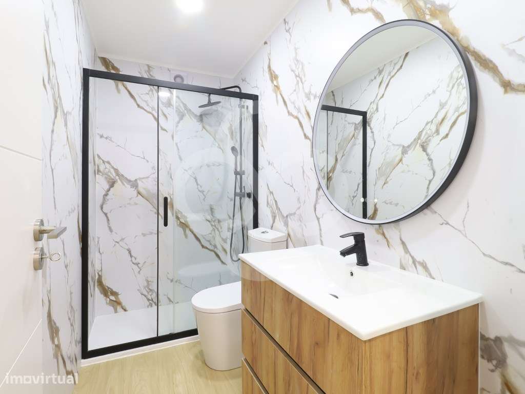 Apartamento T1 Renovado Conforto e Modernidade no Coração da Cidade...-4