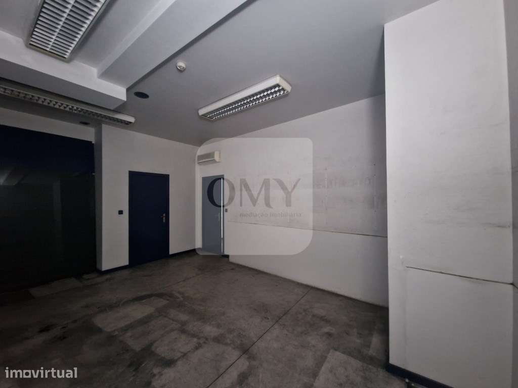 Loja com 2 frentes na Av. Aureliano Barrigas em Vila Real-12