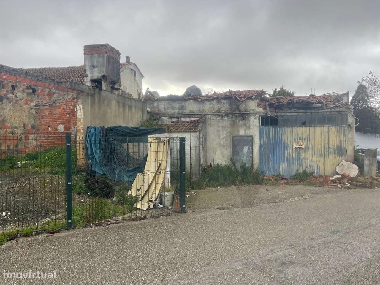 Espaço comercial com alvará e ruina de apoio constituída por 3 divisõe - Grande imagem: 5/25