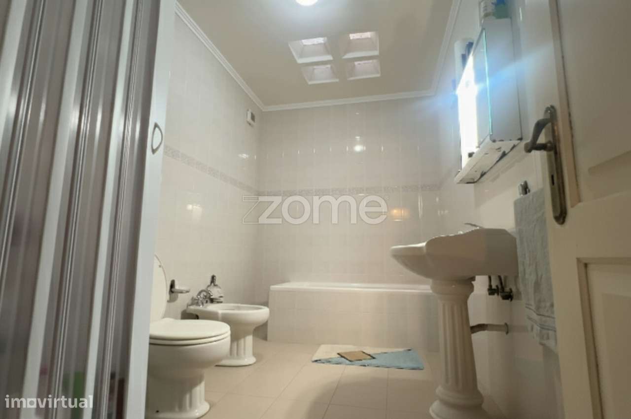 Moradia T4, Armazém e Escritório em Terreno de 2020 m² – Rabo de Pe...-14