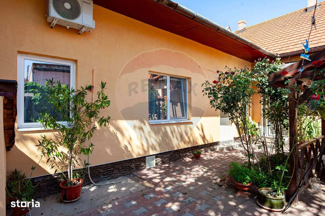 Apartament 2 camere , renovat, mobilat- utilat,  zona centrală - Imagine principală: 2/17