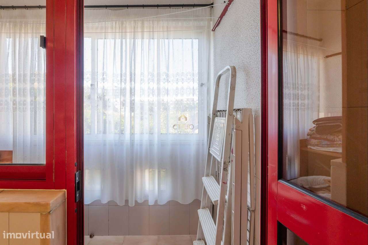 T3 com PARQUEAMENTO em Odivelas-13