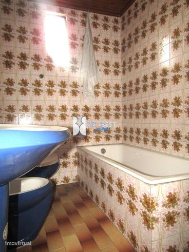 DUAS MORADIAS PARA RESTAURO,MAIS  TERRENO ( 3 ART.MATRICIAIS ),JUNTO C-25