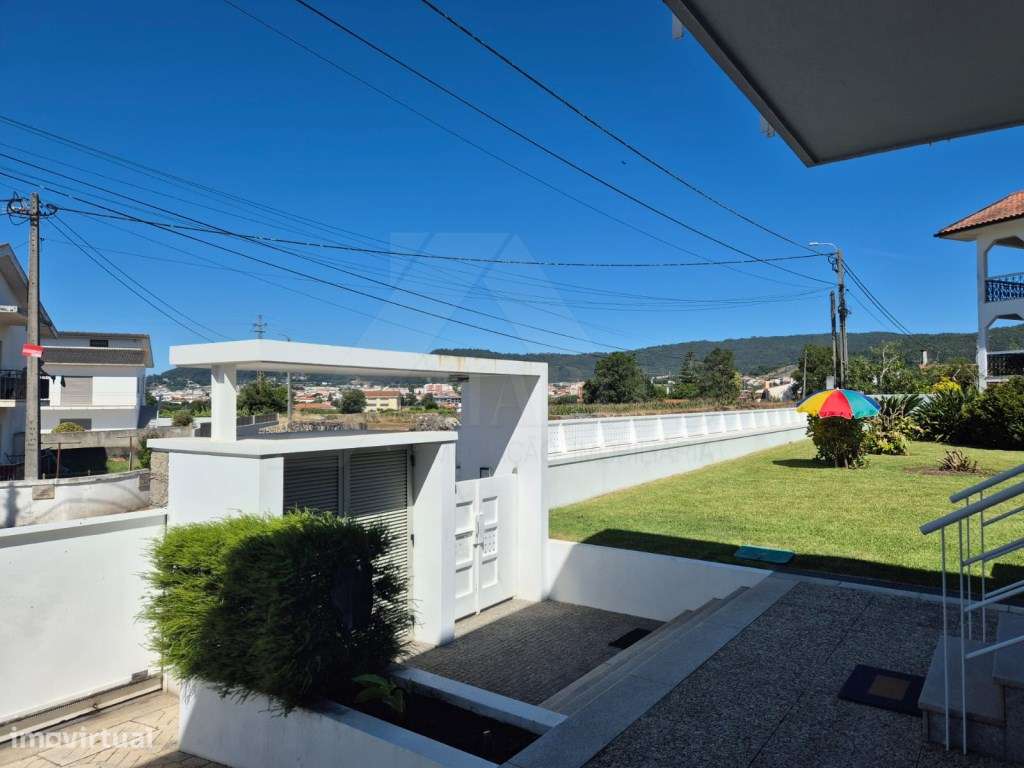 Moradia T4 com jardim-5