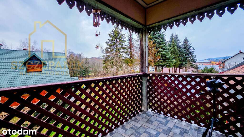 Klimatyczny drewniany dom po remoncie-19