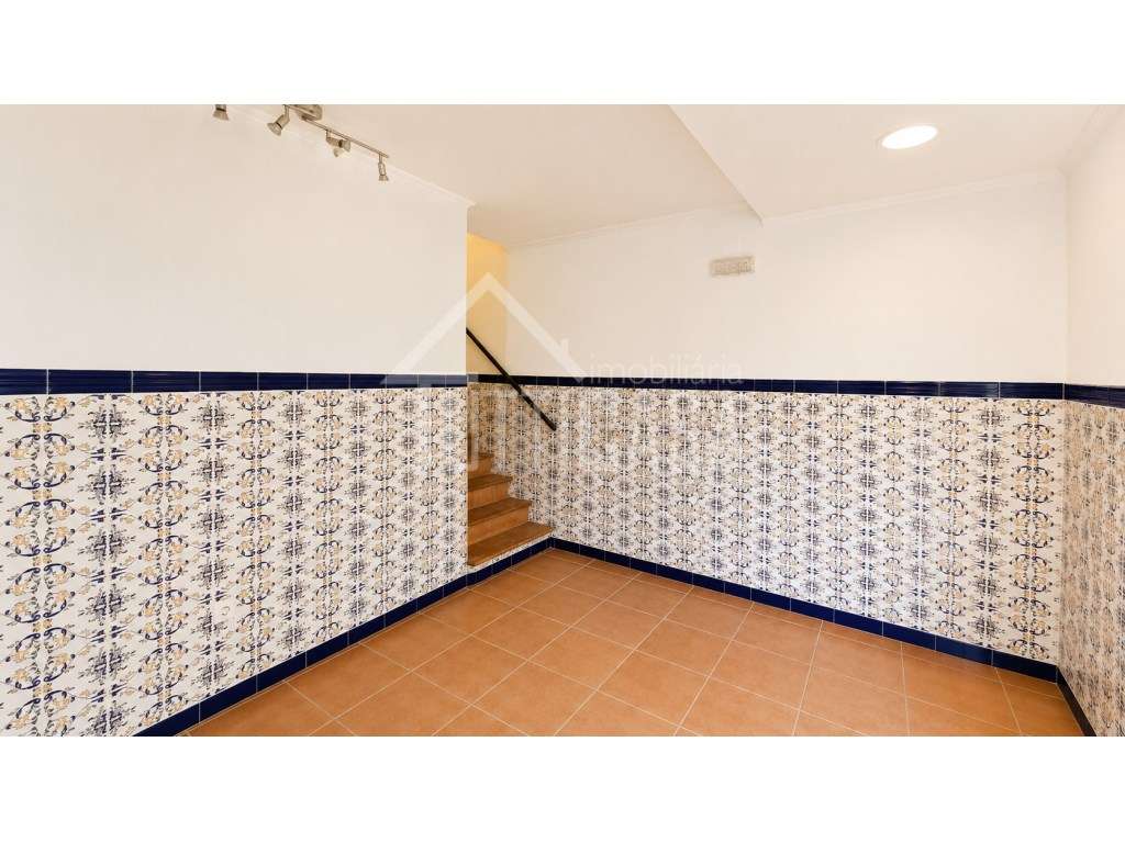 Moradia T2+2 com Jardim, Garagem e Total Privacidade-10