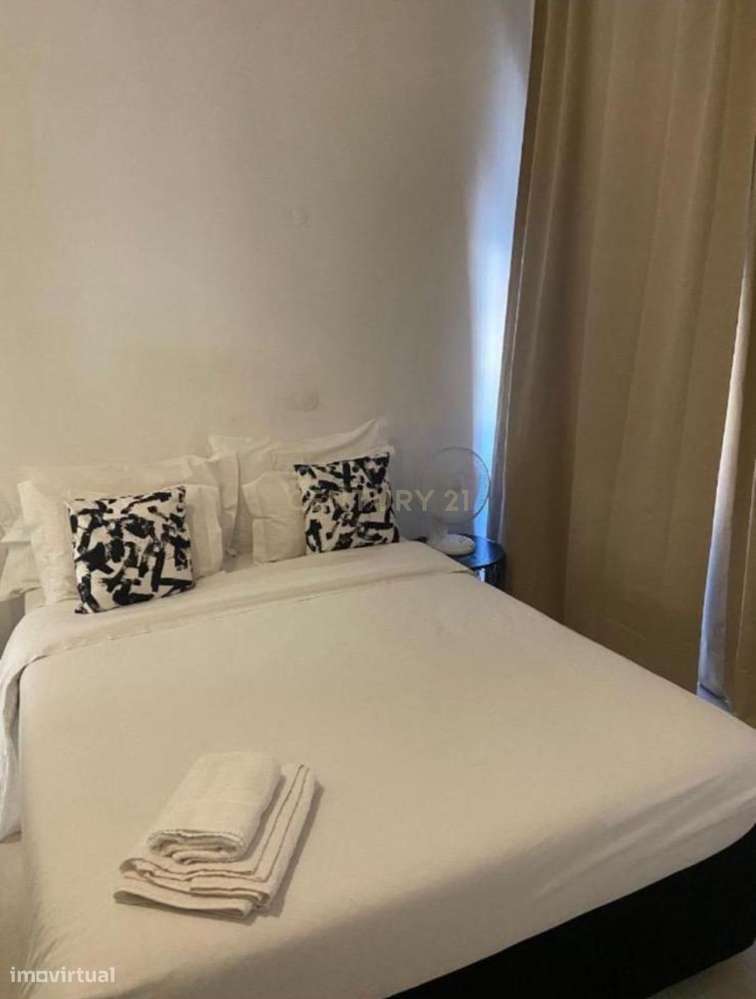 Apartamento T3 + 1 com Licença de Alojamento Local – Estrela/Campo de-25