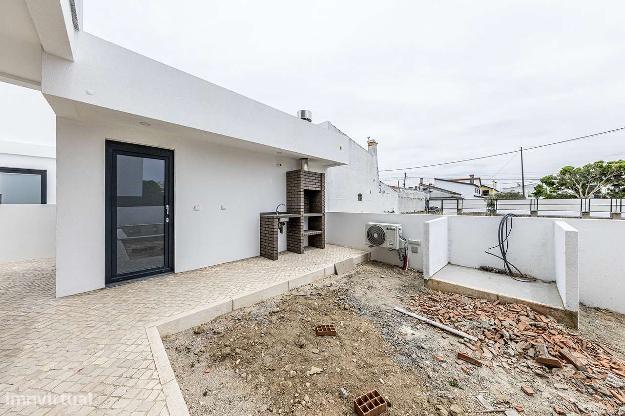 Moradia T4 de arquitetura contemporânea-50