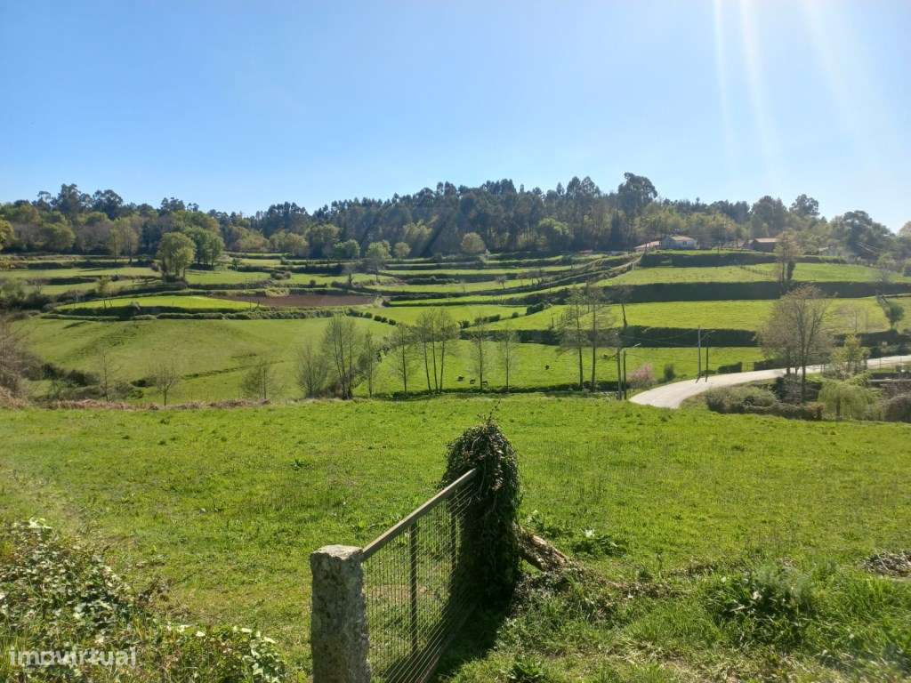 Casa para restauro em Bico-20