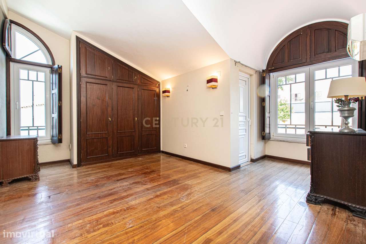 T4 +1 com jardim, piscina e garagem-27