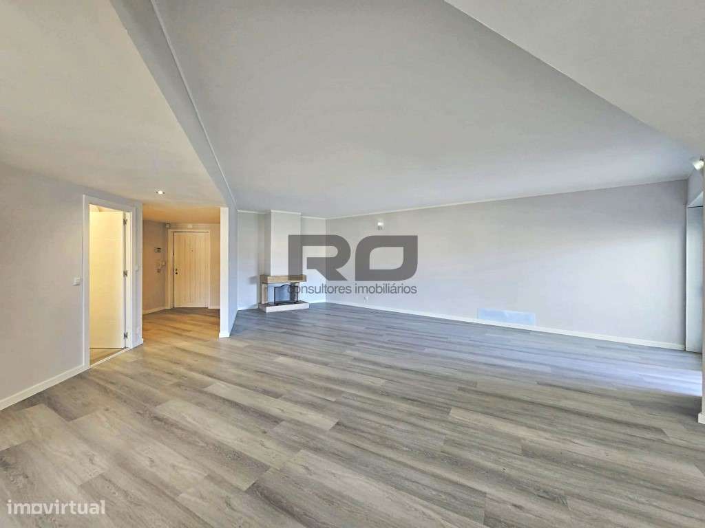 Apartamento T4 totalmente renovado - Grande imagem: 4/28