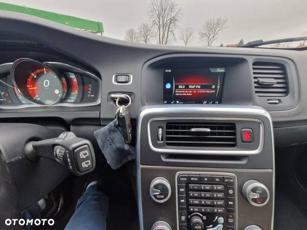 Volvo V60 D6 AWD Plug-in Hybrid Momentum - 24