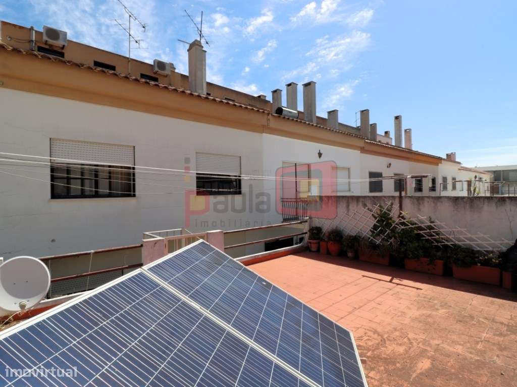 MORADIA T4 COM GARAGEM E TERRAÇO - MONTIJO-26