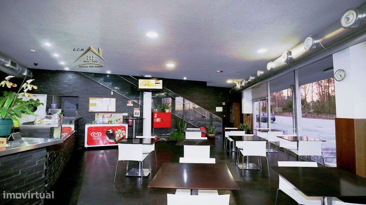 Restaurante "Castelo da Maia" Localizado em Zona Industrial,-13