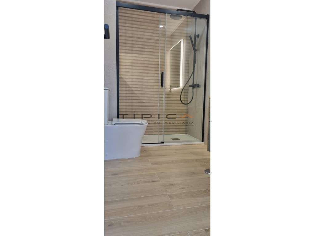 Amadora-Venteira T2+1 totalmente remodelado, atualmente ainda em fa...-12
