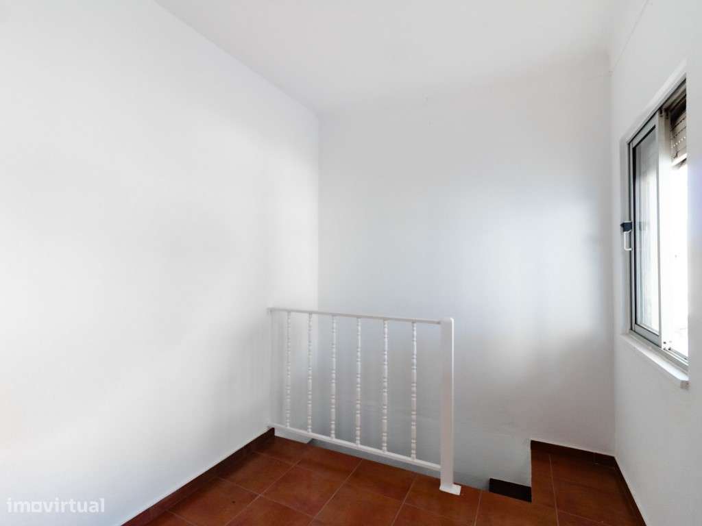 Moradia T2 no Centro de Atalaia do Campo - Grande imagem: 4/18
